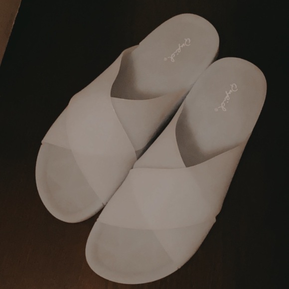 Boutique Slides!💦 - Picture 2 of 3